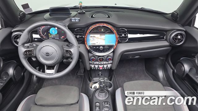 Mini Cooper Convertible 2024 — photo 10