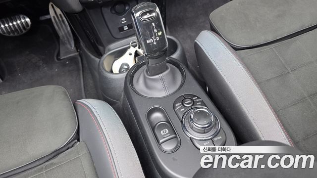 Mini Cooper Convertible 2024 — photo 12