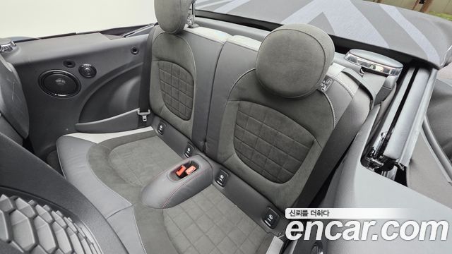 Mini Cooper Convertible 2024 — photo 18