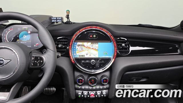 Mini Cooper Convertible 2024 — photo 20