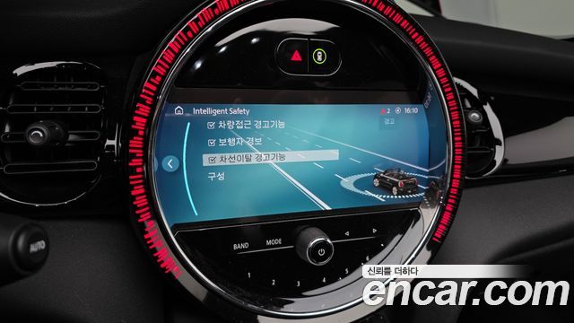Mini Cooper Convertible 2024 — photo 22