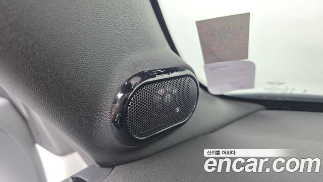 Mini Cooper Convertible 2024 — photo 25