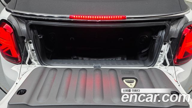 Mini Cooper Convertible 2024 — photo 26