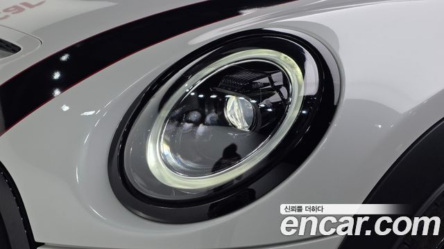 Mini Cooper Convertible 2024 — photo 8