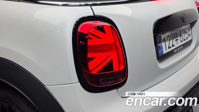Mini Cooper Convertible 2024 — photo 9