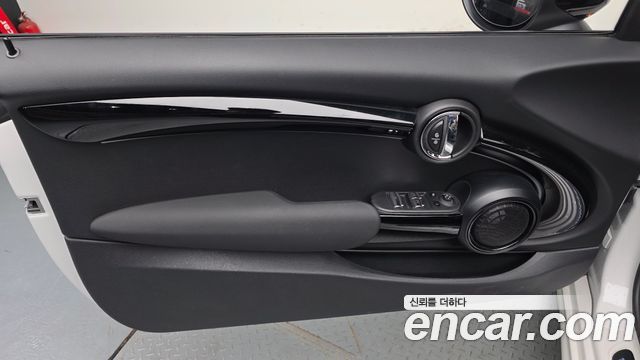 Mini Cooper Convertible 2024 — photo 14