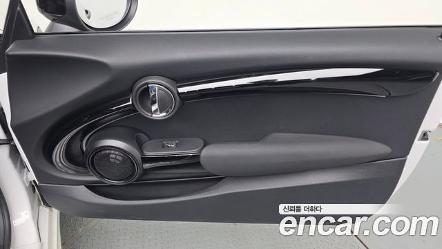 Mini Cooper Convertible 2024 — photo 15