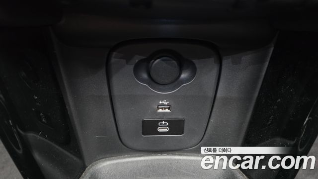 Mini Cooper Convertible 2024 — photo 27