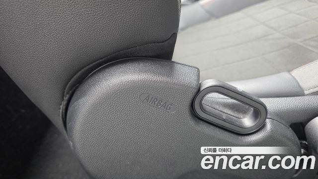 Mini Cooper Convertible 2024 — photo 29