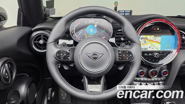 Mini Cooper Convertible 2024 — photo 32