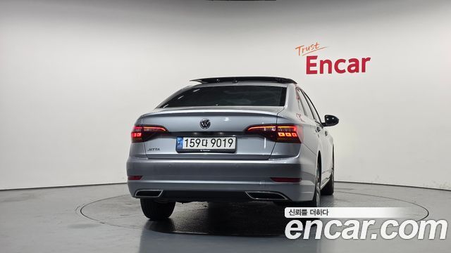 Volkswagen Jetta 2021 — photo 4