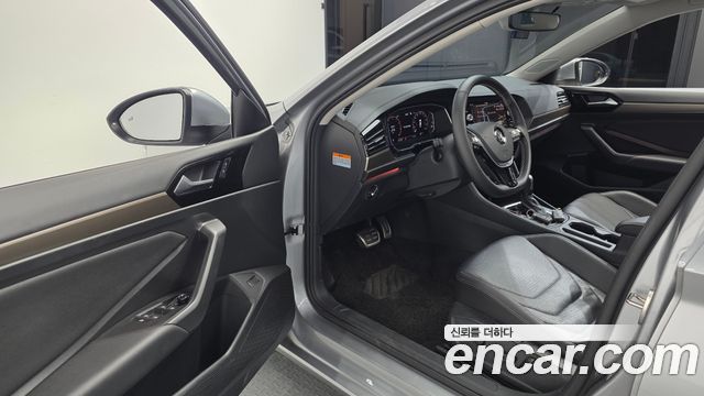 Volkswagen Jetta 2021 — photo 13