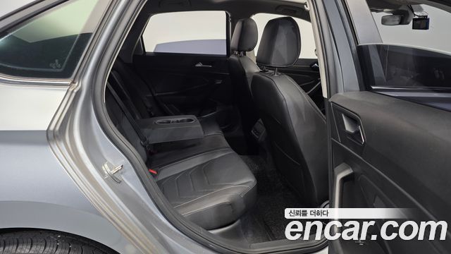 Volkswagen Jetta 2021 — photo 18