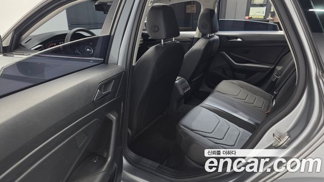 Volkswagen Jetta 2021 — photo 16