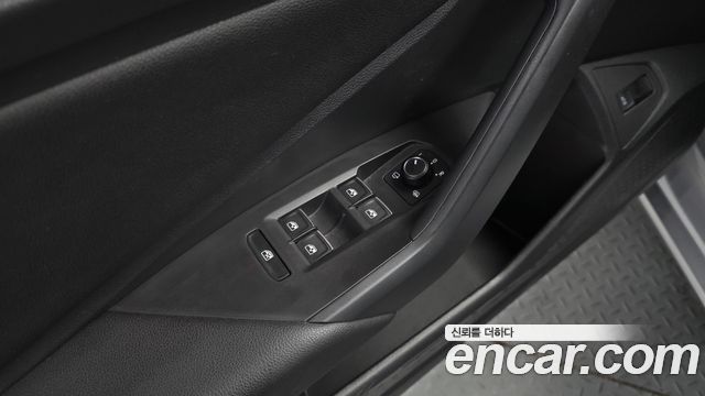 Volkswagen Jetta 2021 — photo 27