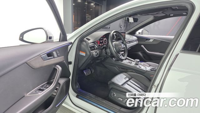 Audi A4 2019 — photo 13