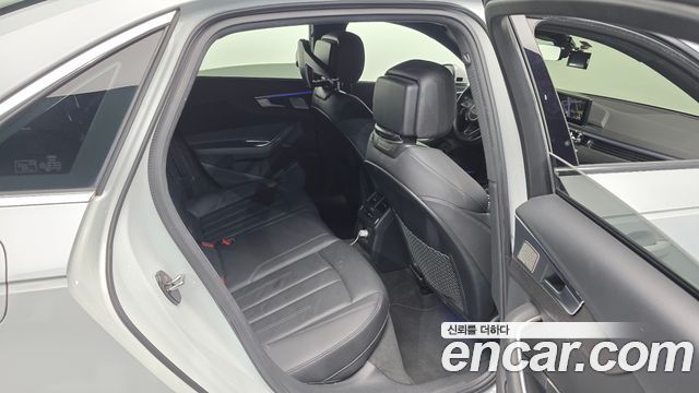 Audi A4 2019 — photo 18