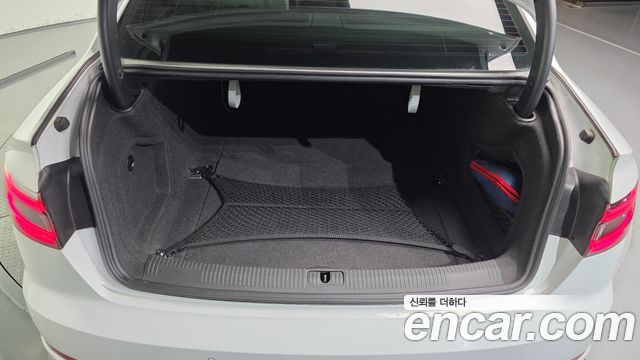 Audi A4 2019 — photo 26