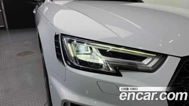 Audi A4 2019 — photo 8