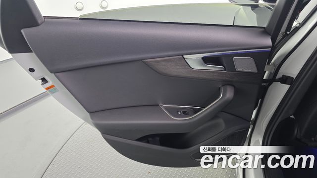 Audi A4 2019 — photo 15