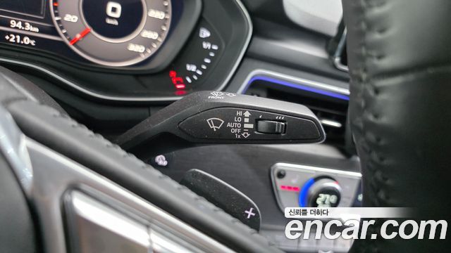 Audi A4 2019 — photo 34