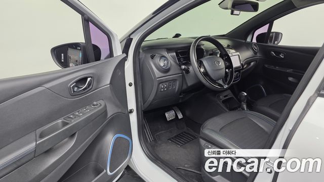 Renault Korea QM3 2017 — photo 13