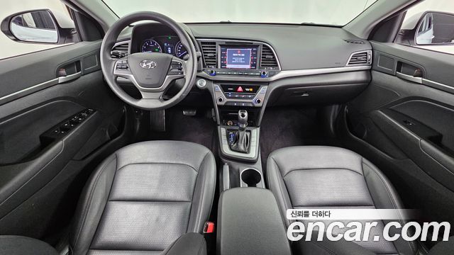 Hyundai AVANTE 2017 — photo 10