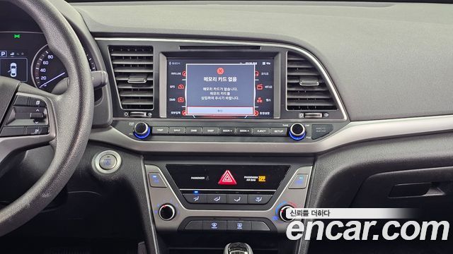 Hyundai AVANTE 2017 — photo 18