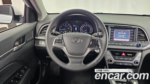 Hyundai AVANTE 2017 — photo 19