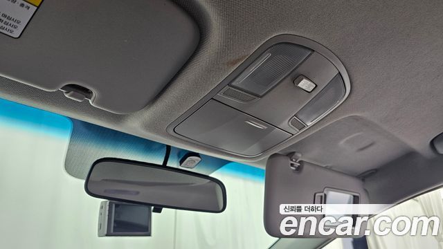 Hyundai AVANTE 2017 — photo 25