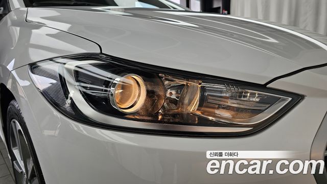 Hyundai AVANTE 2017 — photo 8