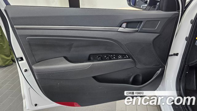 Hyundai AVANTE 2017 — photo 14