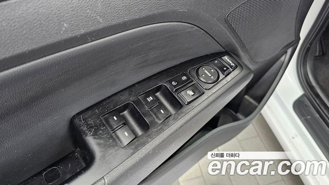 Hyundai AVANTE 2017 — photo 28