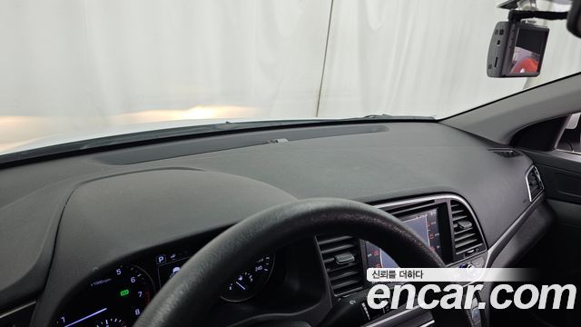 Hyundai AVANTE 2017 — photo 29