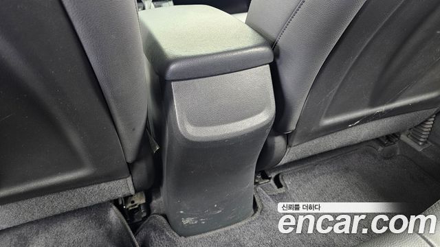 Hyundai AVANTE 2017 — photo 31