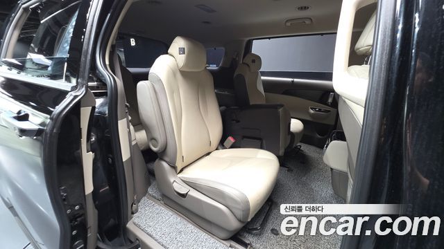 Kia Canival 2022 — photo 16
