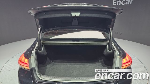 Hyundai Genesis 2016 — photo 30