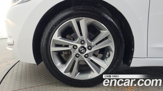 Hyundai AVANTE 2016 — photo 5
