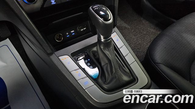 Hyundai AVANTE 2016 — photo 9