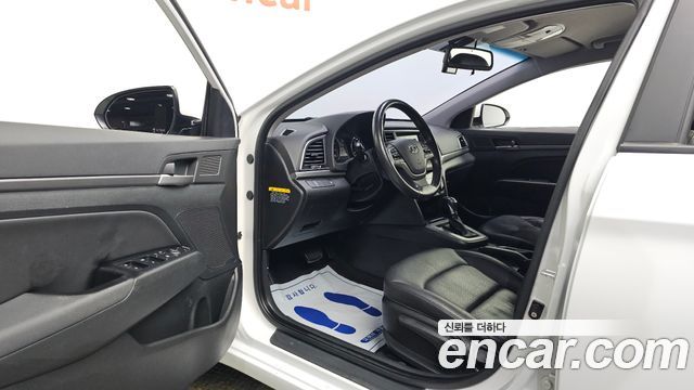 Hyundai AVANTE 2016 — photo 10