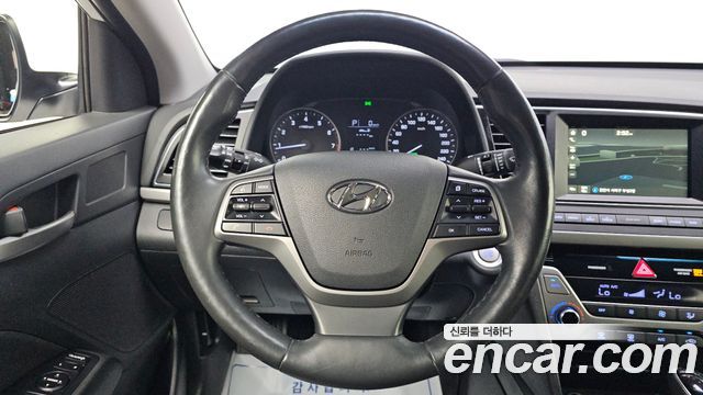 Hyundai AVANTE 2016 — photo 15