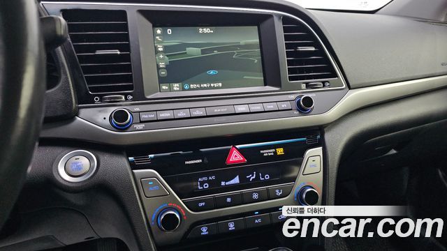 Hyundai AVANTE 2016 — photo 16