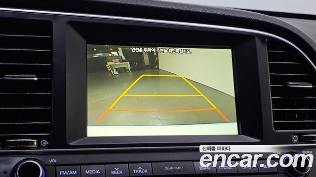 Hyundai AVANTE 2016 — photo 17
