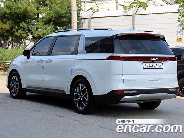 Kia Canival 2023 — photo 3