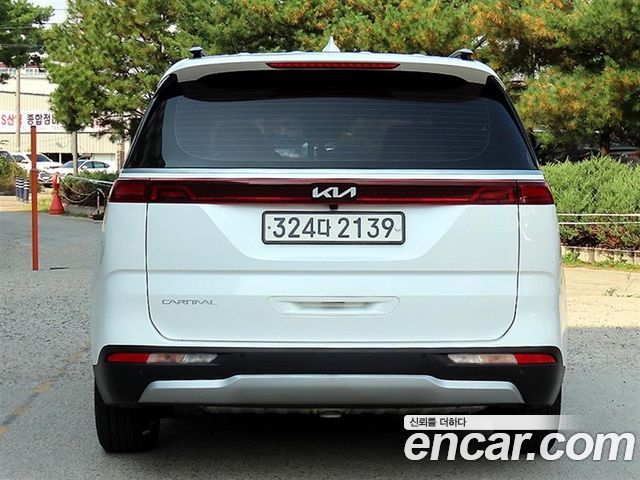 Kia Canival 2023 — photo 4