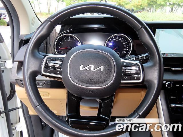 Kia Canival 2023 — photo 9