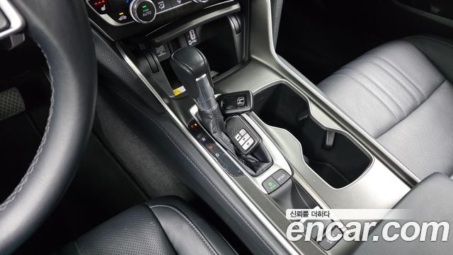 Honda Accord 2018 — photo 12