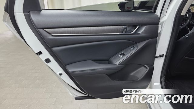 Honda Accord 2018 — photo 15