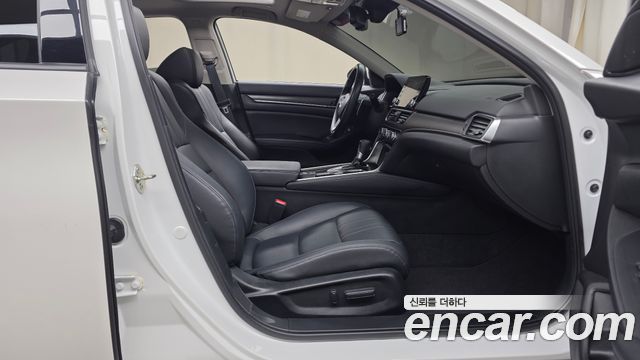 Honda Accord 2018 — photo 16