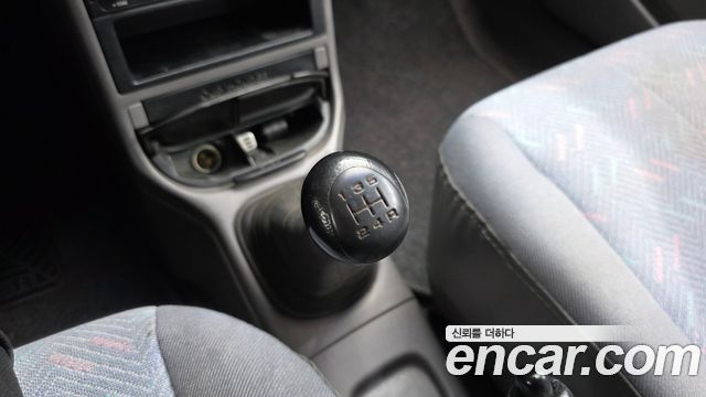 Kia Avella 1996 — photo 12